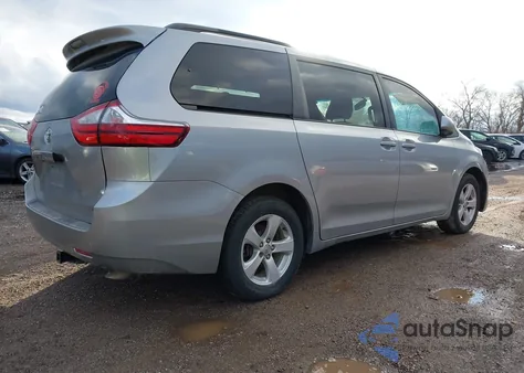 2015 Toyota Sienna Le 8 Passenger z USA, uszkodzony, nr VIN 5TDKK3DCXFS585488